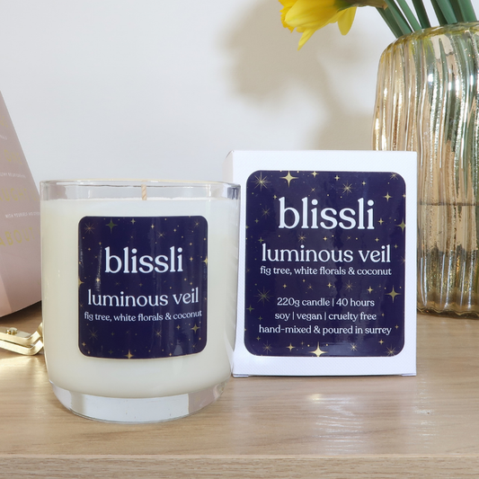 luminous veil – fig tree, white florals & coconut 220g soy candle